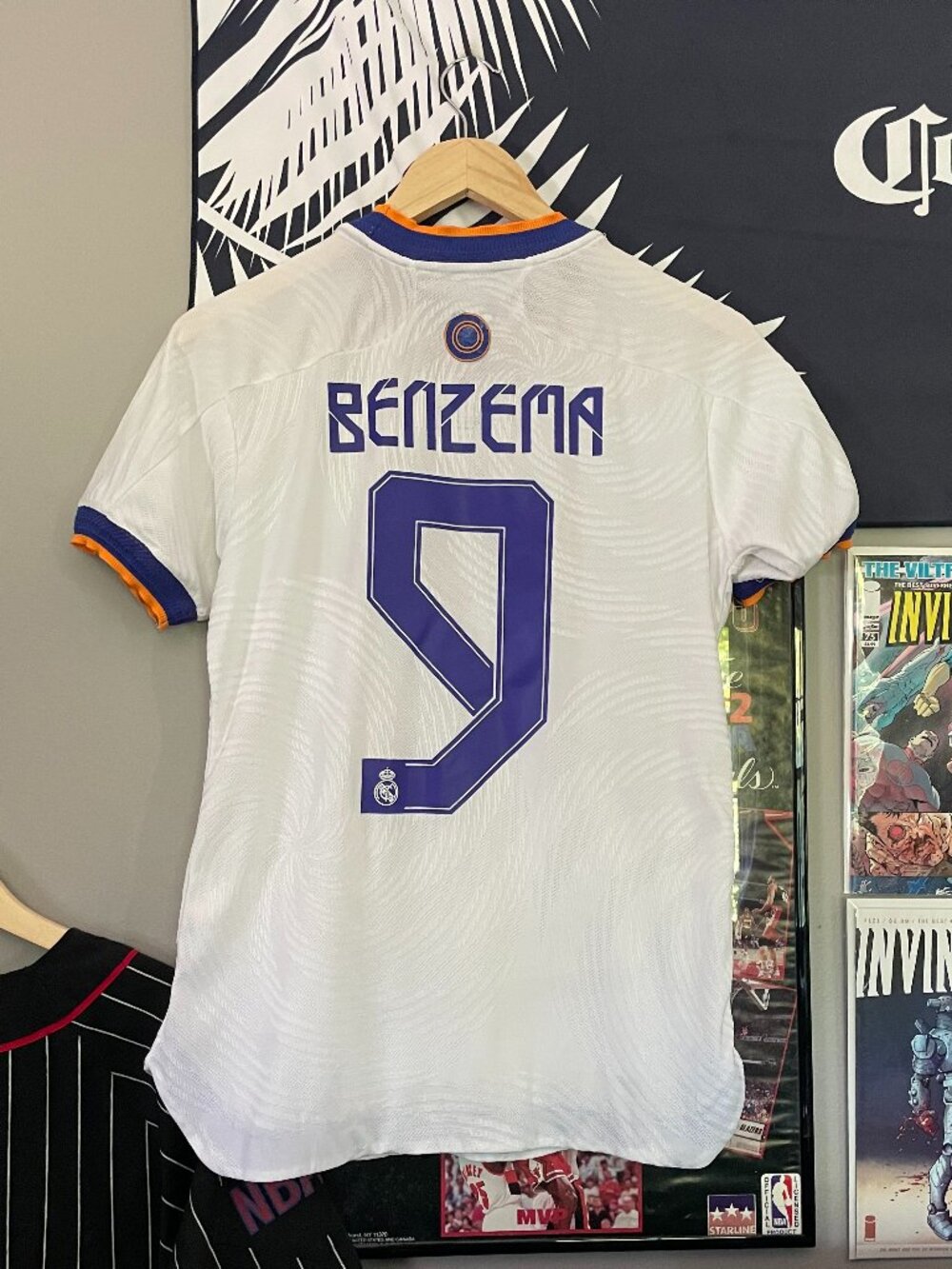 Real Madrid Benzema Emirates Fly Better Jersey - Picture 4 of 13